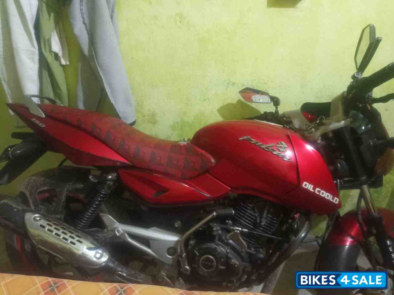 Red Bajaj Pulsar 150