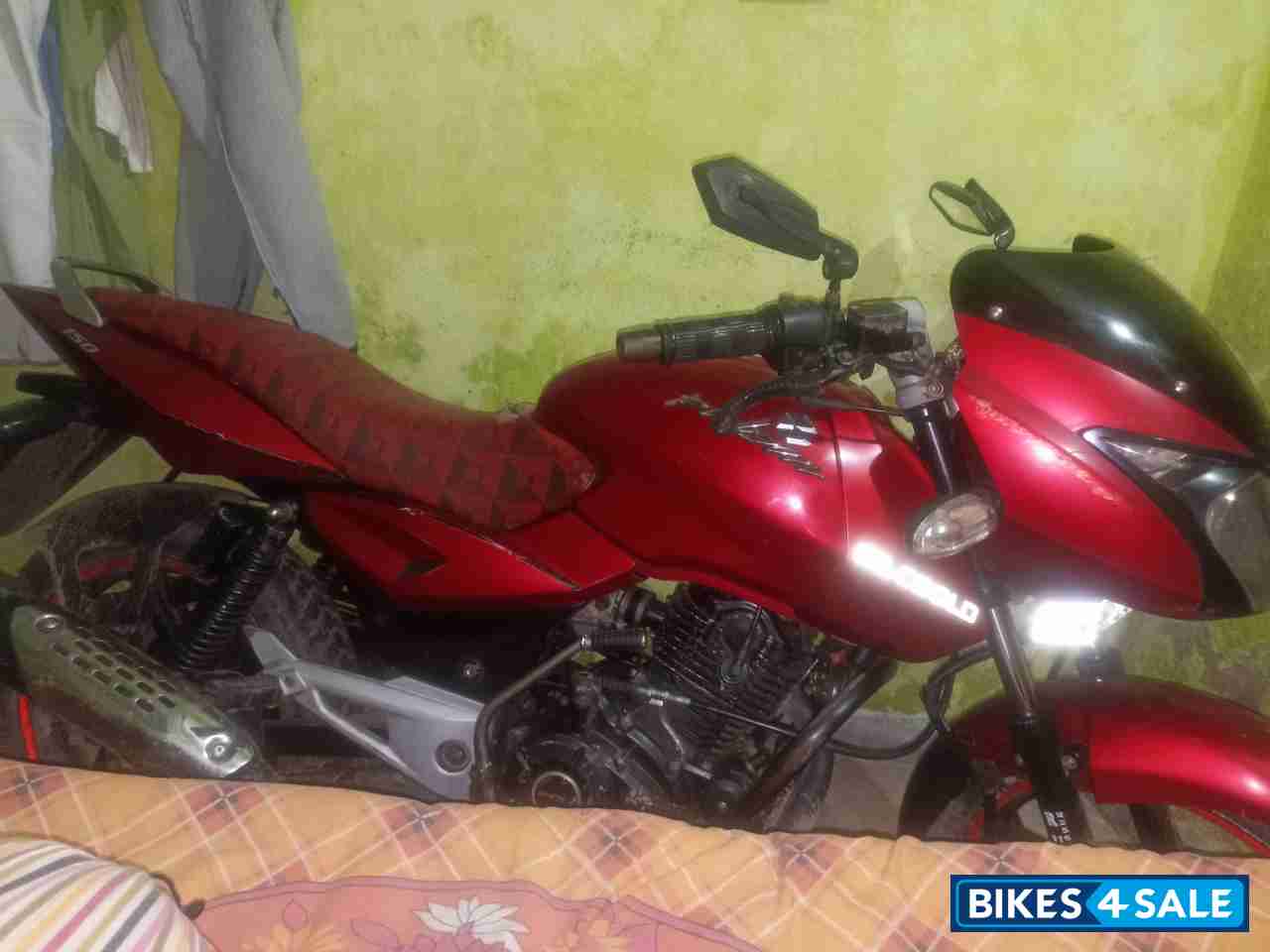 Red Bajaj Pulsar 150