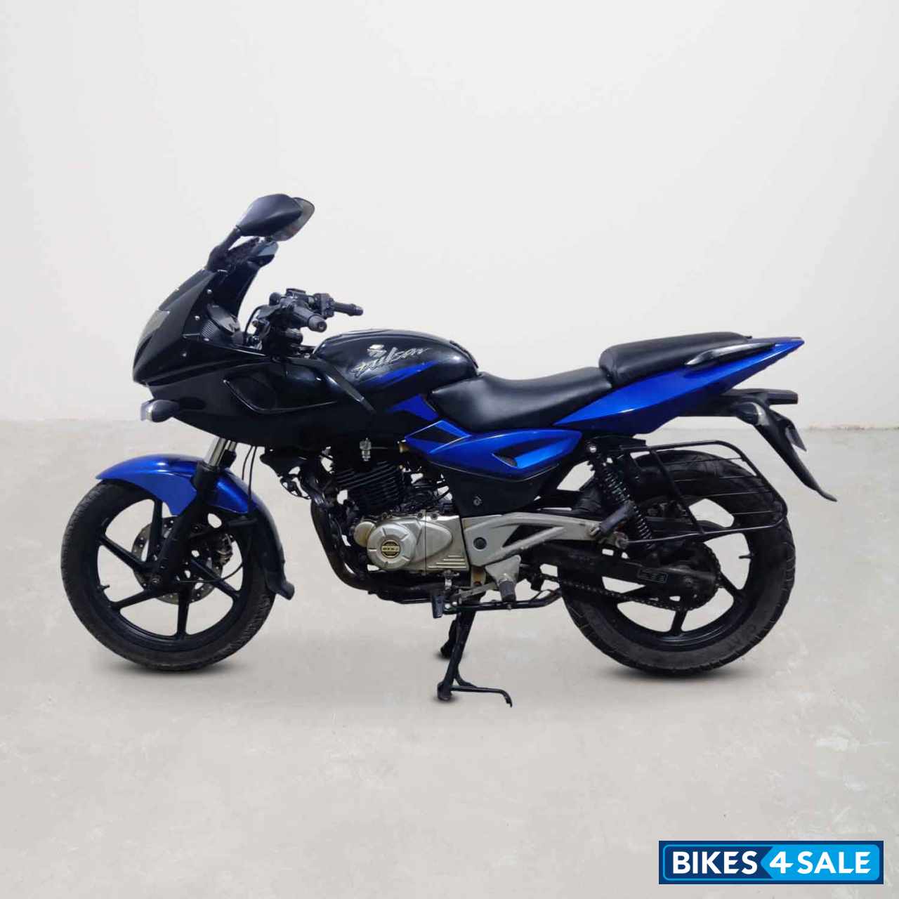 Bajaj Pulsar 220F