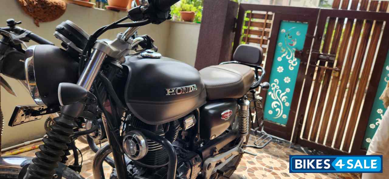 Matt Steel Black Meta Honda CB350