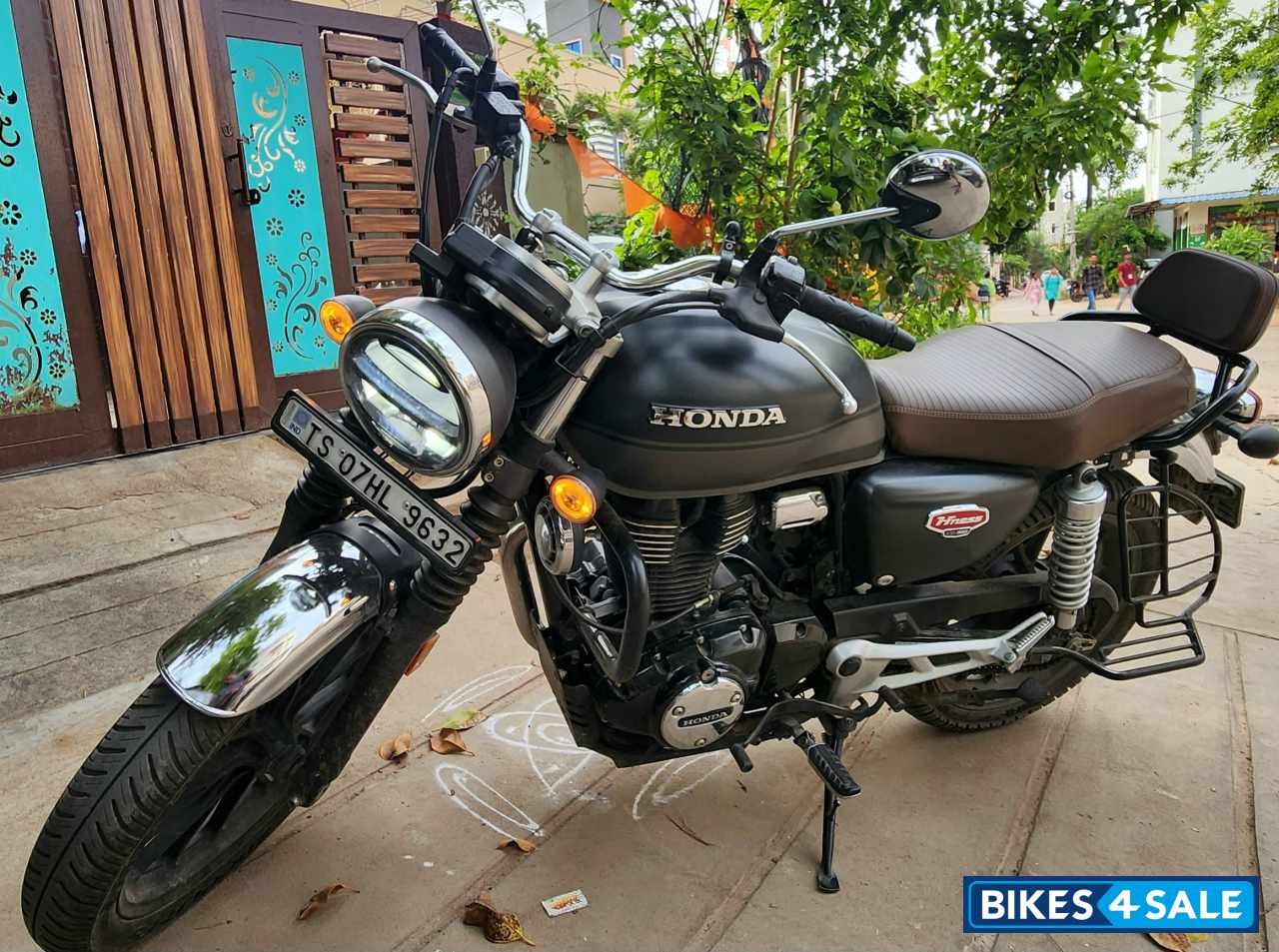 Matt Steel Black Meta Honda CB350