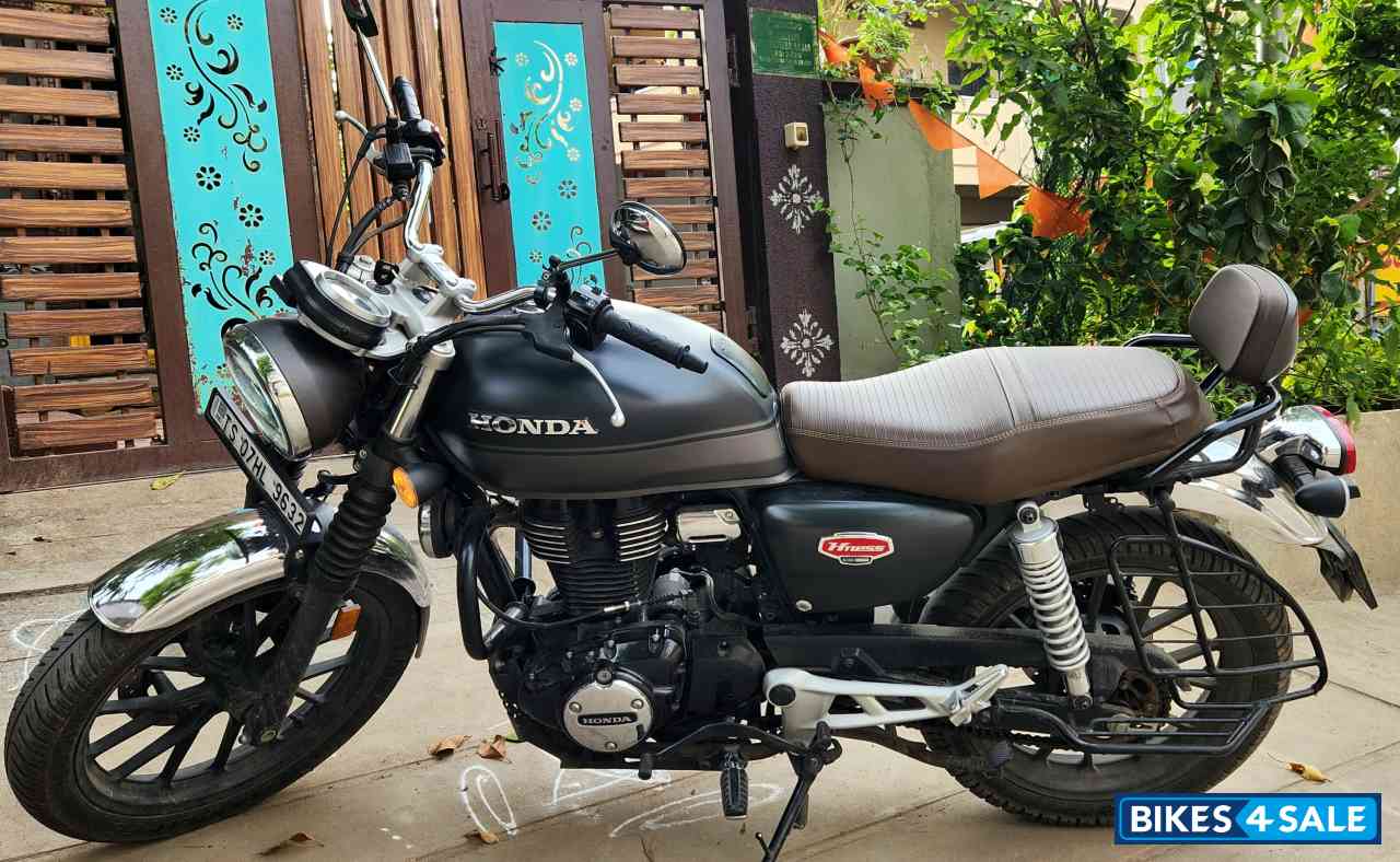 Matt Steel Black Meta Honda CB350