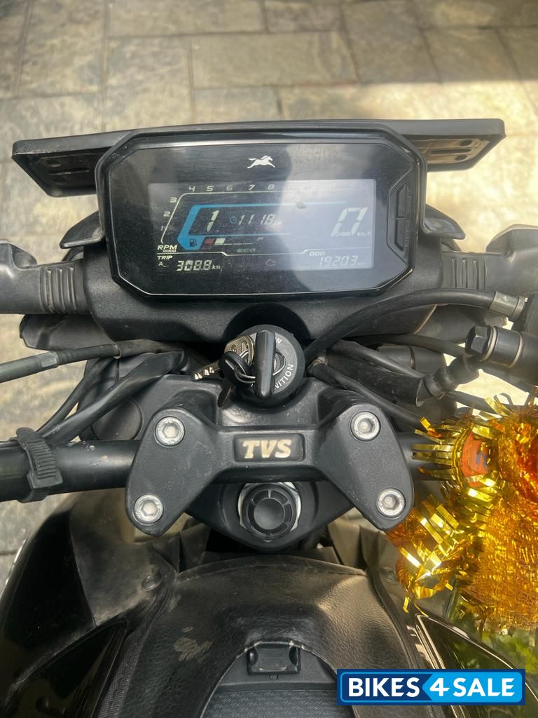 Black TVS Raider 125