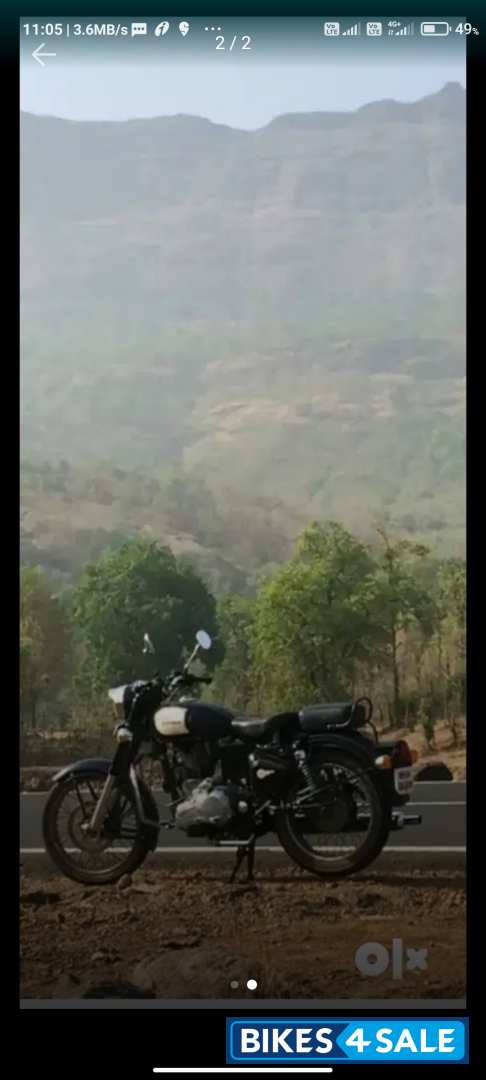 Black. Royal Enfield Classic 350