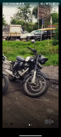 Black. Royal Enfield Classic 350