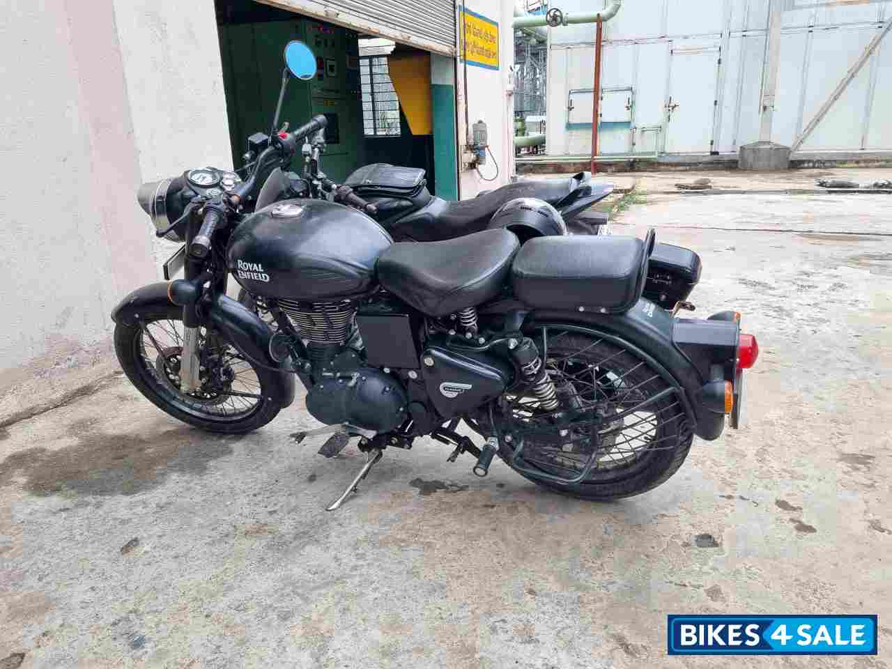 Royal Enfield Classic Stealth Black