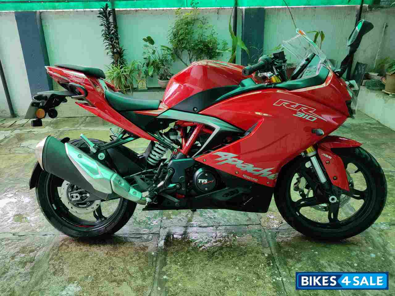 TVS  Apache rr310