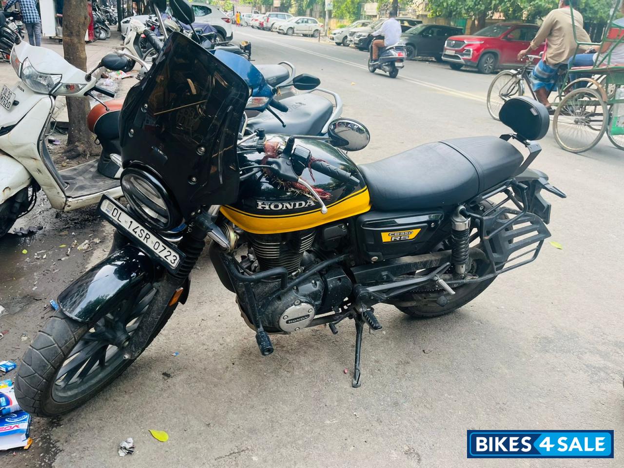 Black/yellow Honda CB350RS