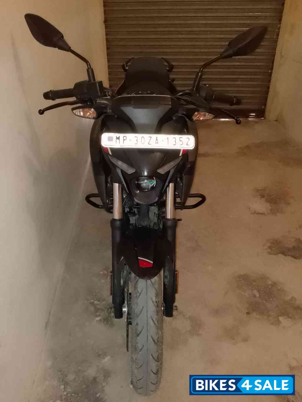 Black Bajaj Pulsar N160 Dual Channel ABS