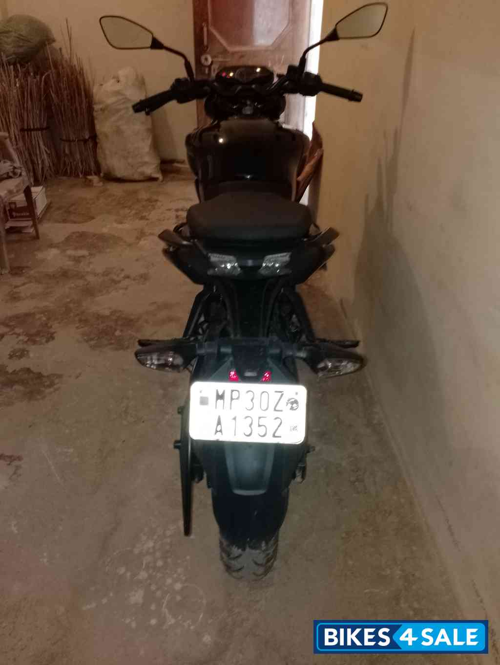 Black Bajaj Pulsar N160 Dual Channel ABS