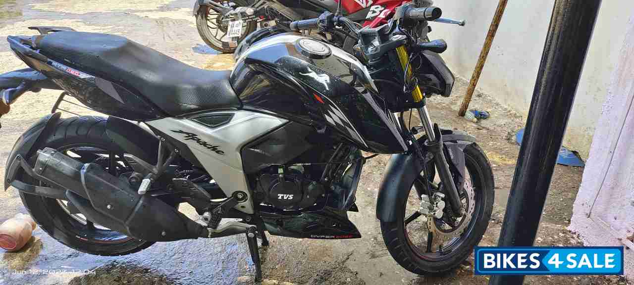 Black TVS Apache RTR 160 4V BS6 Black TVS Apache RTR 160 4V BS6