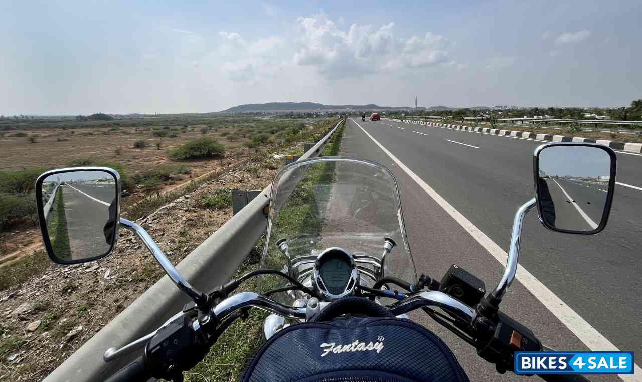 Bajaj Avenger Cruise 220 BS6