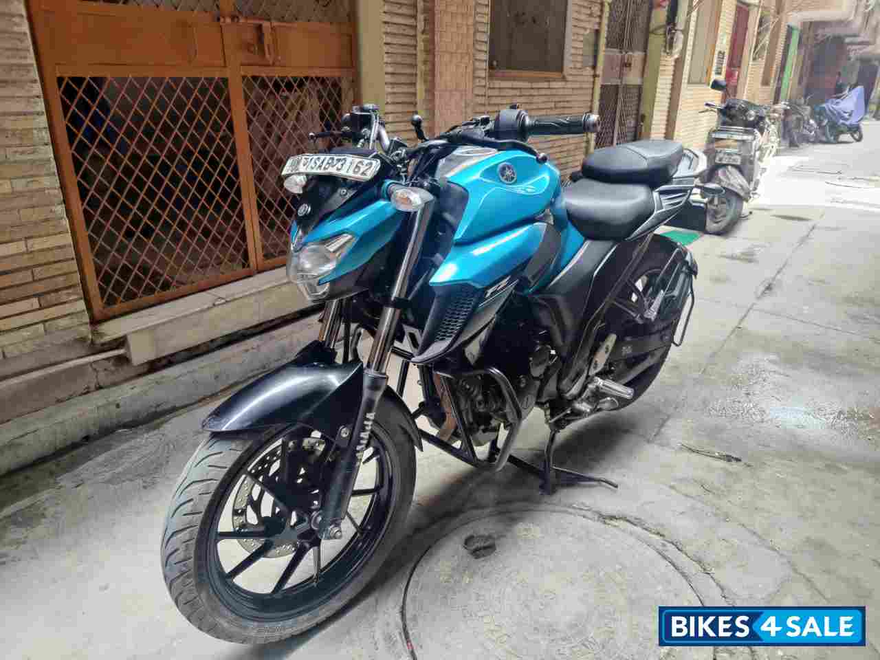 Cyan Metallic Yamaha FZ25 Cyan Metallic Yamaha FZ25