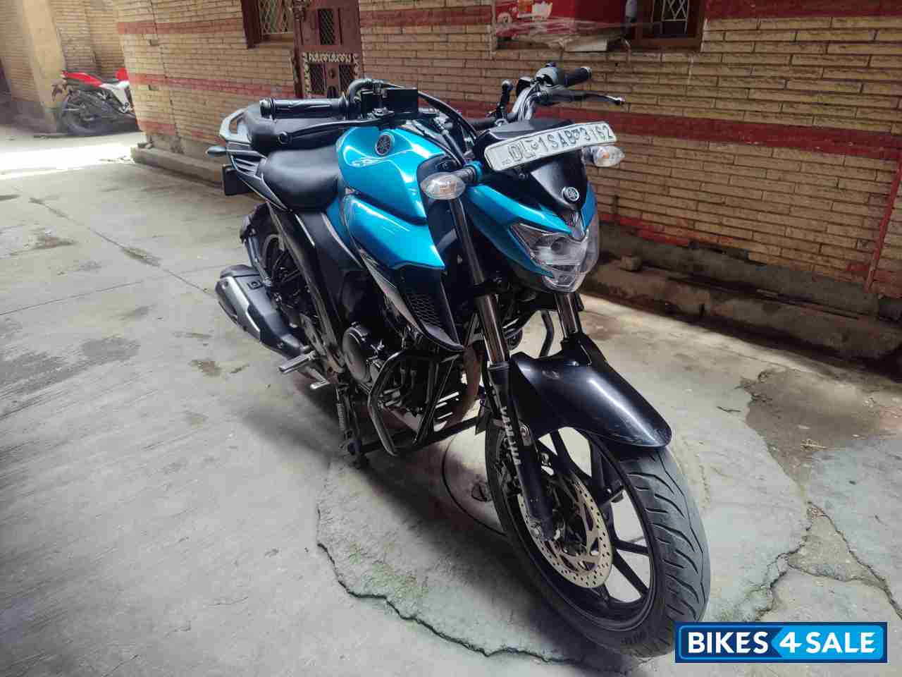 Cyan Metallic Yamaha FZ25 Cyan Metallic Yamaha FZ25