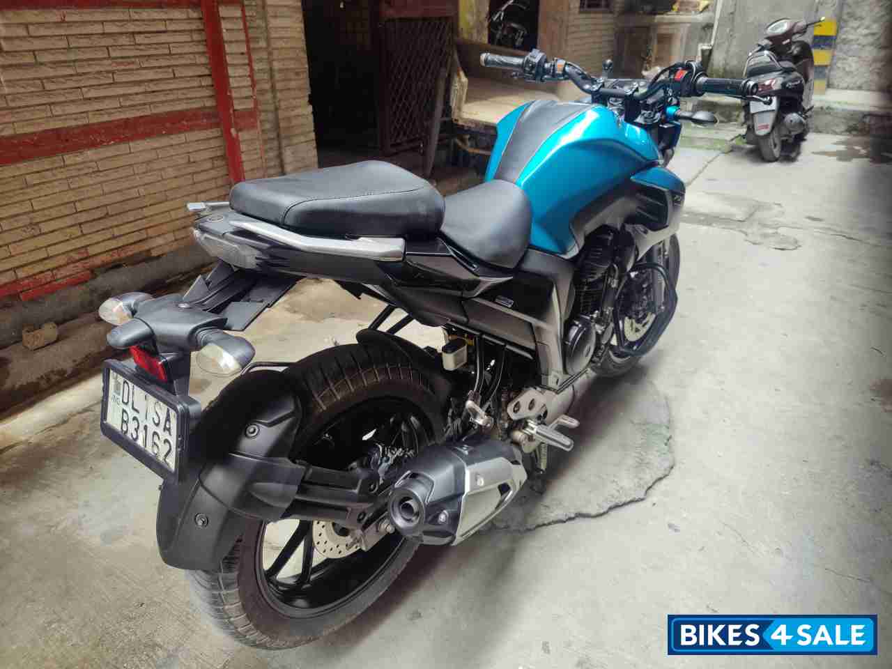 Cyan Metallic Yamaha FZ25 Cyan Metallic Yamaha FZ25