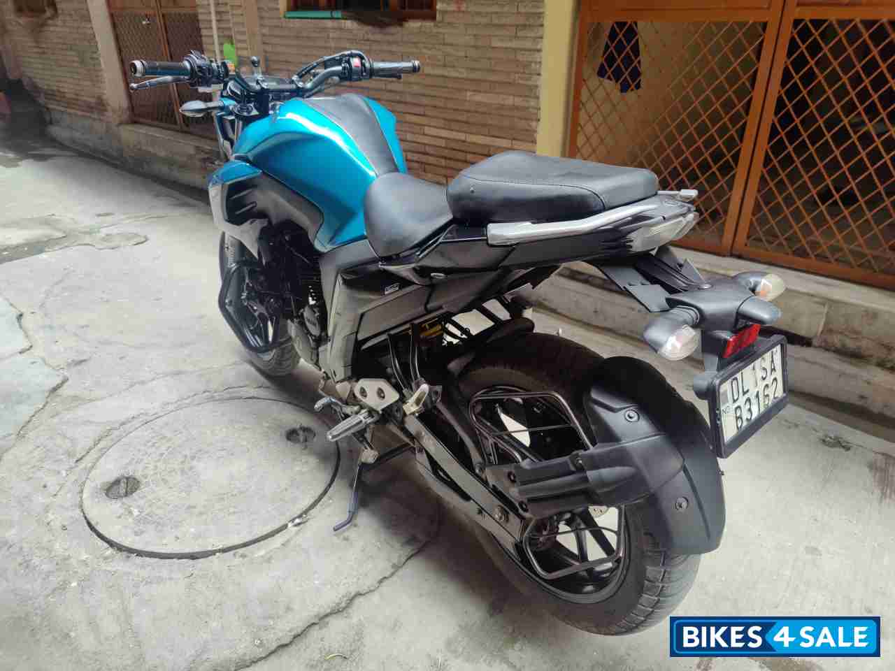 Cyan Metallic Yamaha FZ25 Cyan Metallic Yamaha FZ25