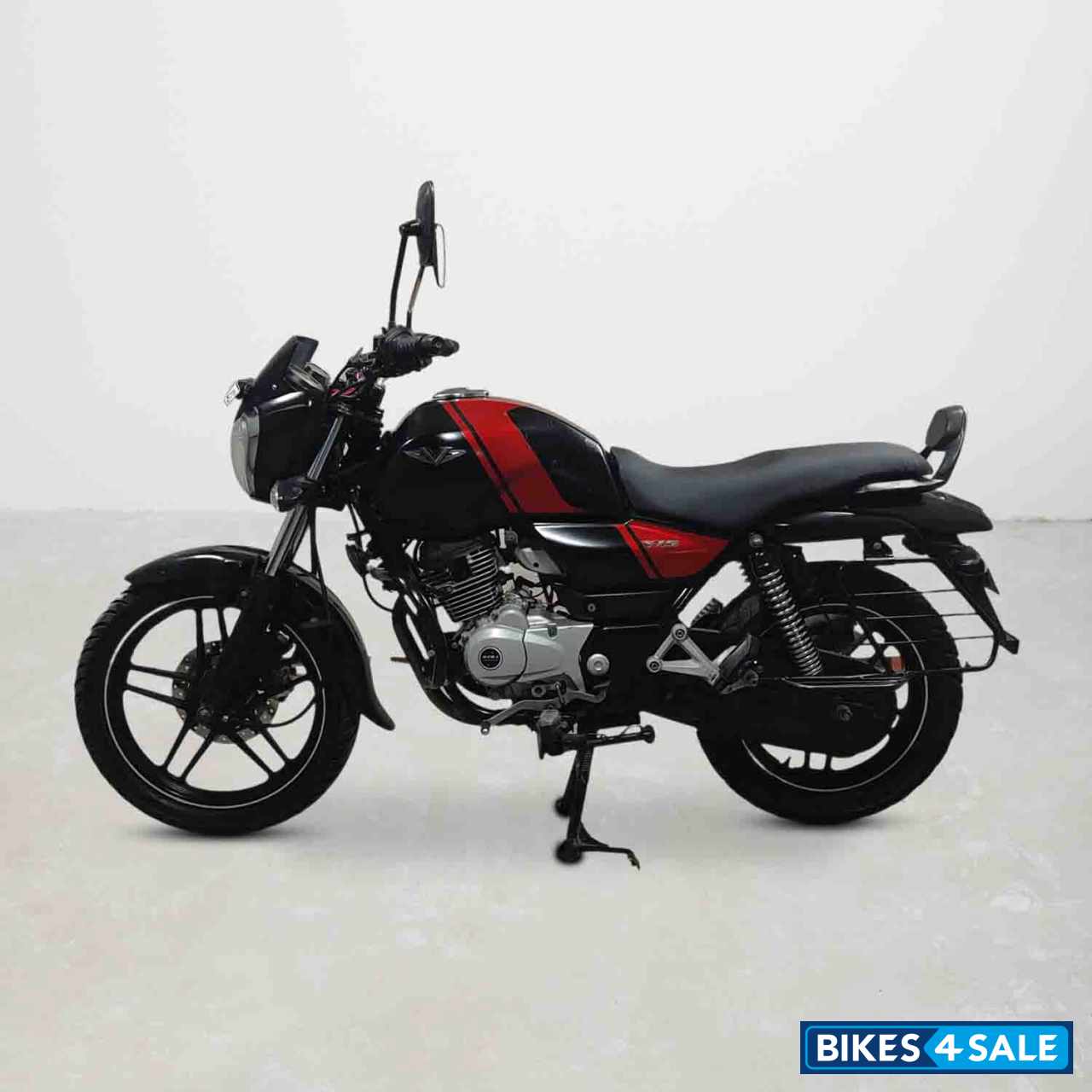 Bajaj V15