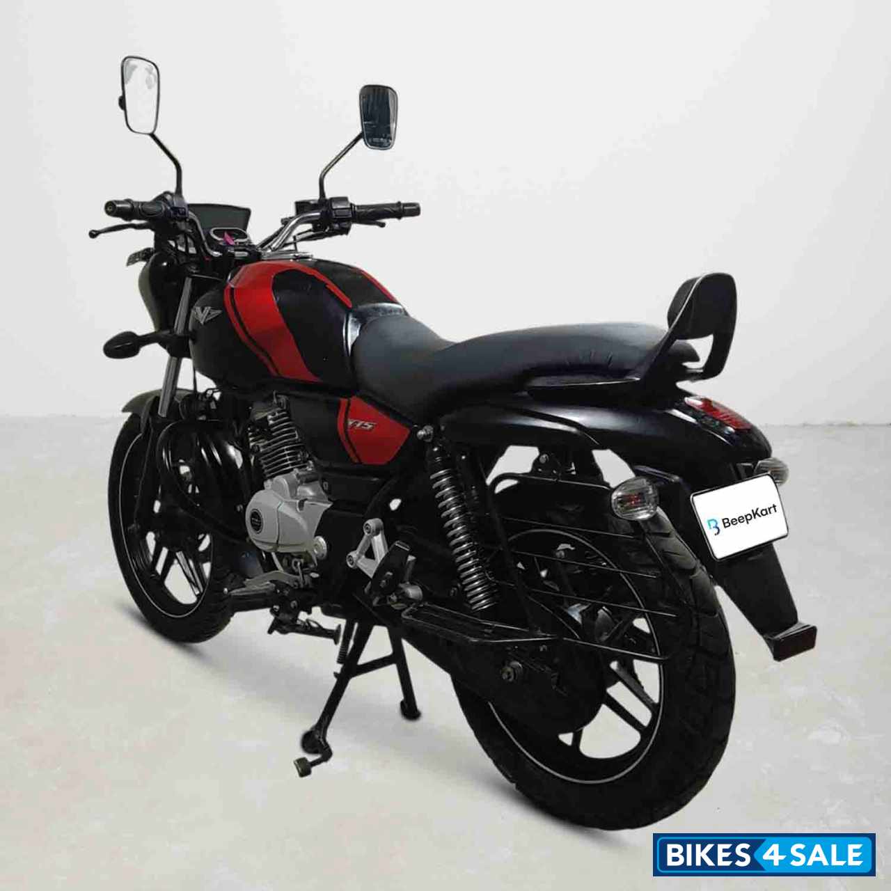 Bajaj V15