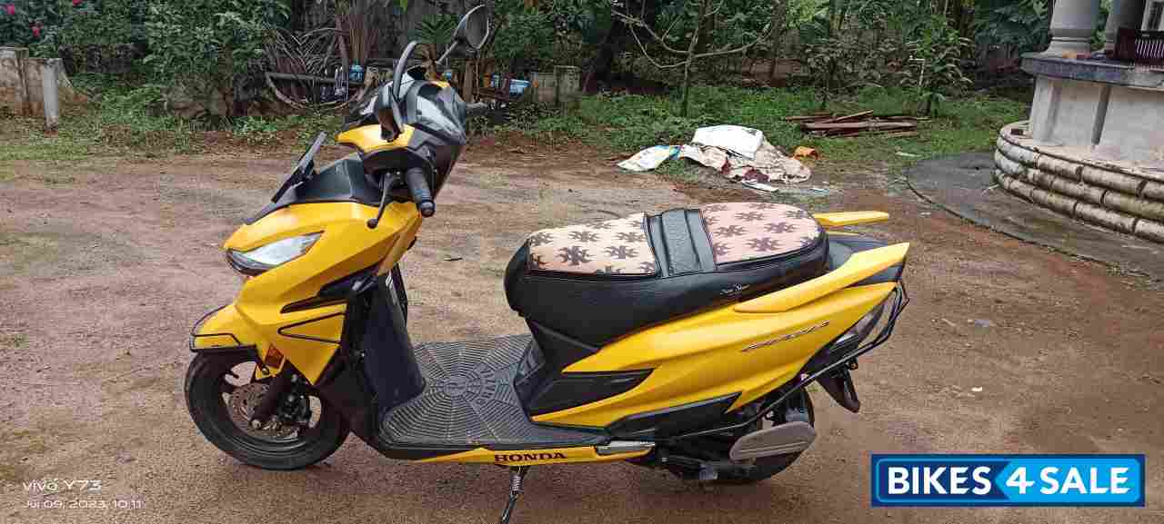 Mat Yellow Honda Grazia 125 BS6