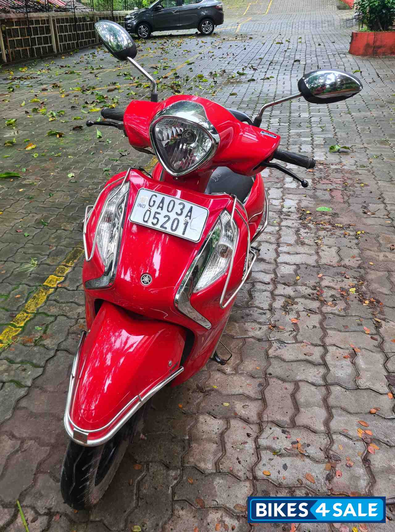 Red Yamaha Fascino 125 Fi Hybrid