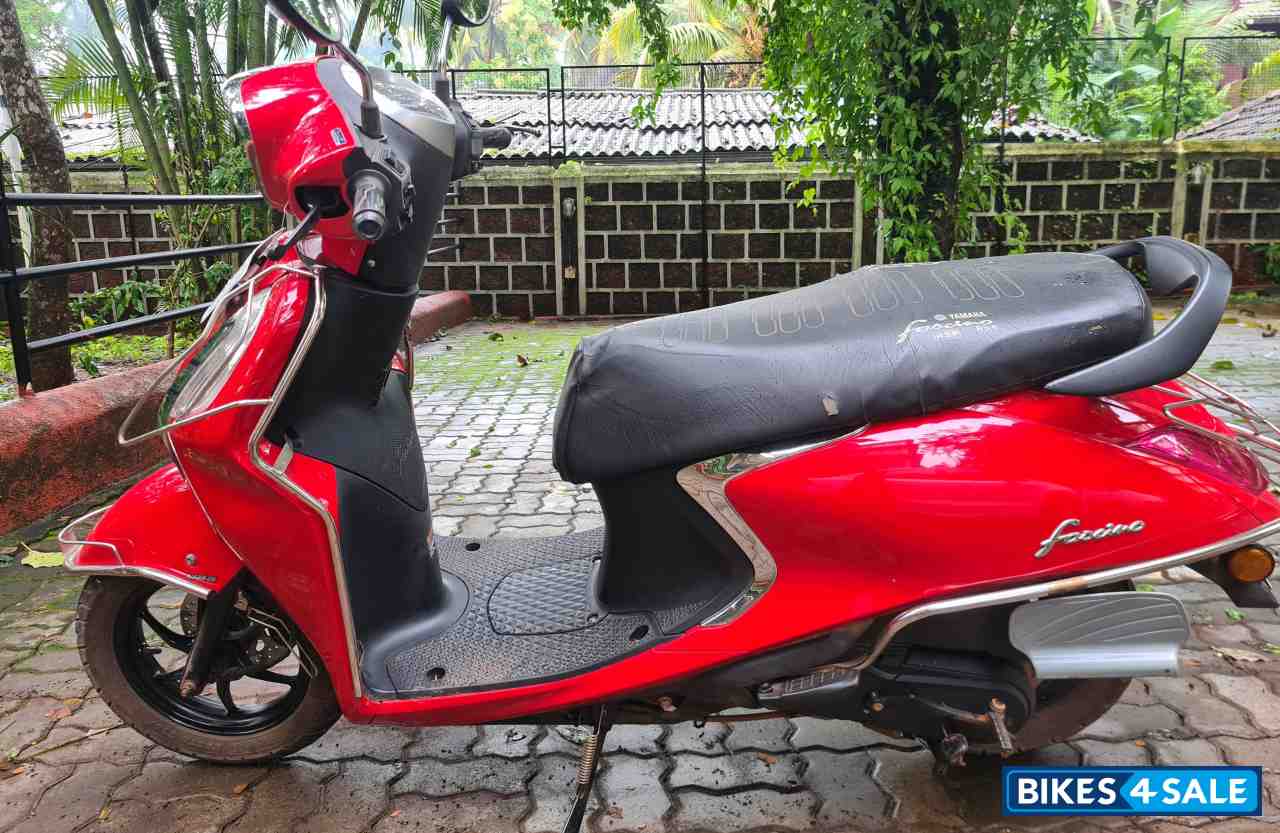 Red Yamaha Fascino 125 Fi Hybrid