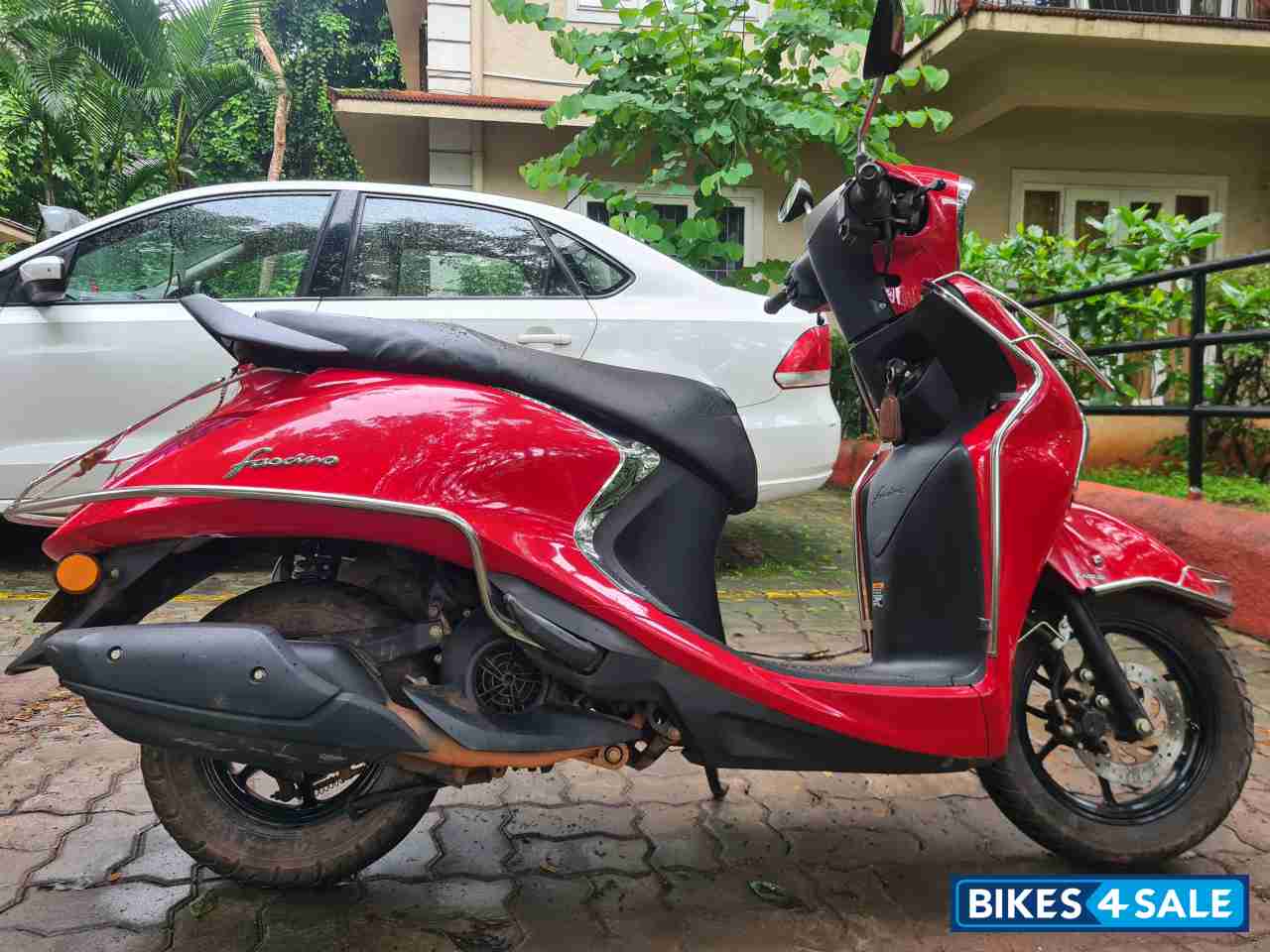 Red Yamaha Fascino 125 Fi Hybrid