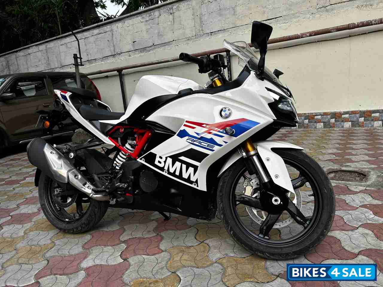 White BMW G 310 RR