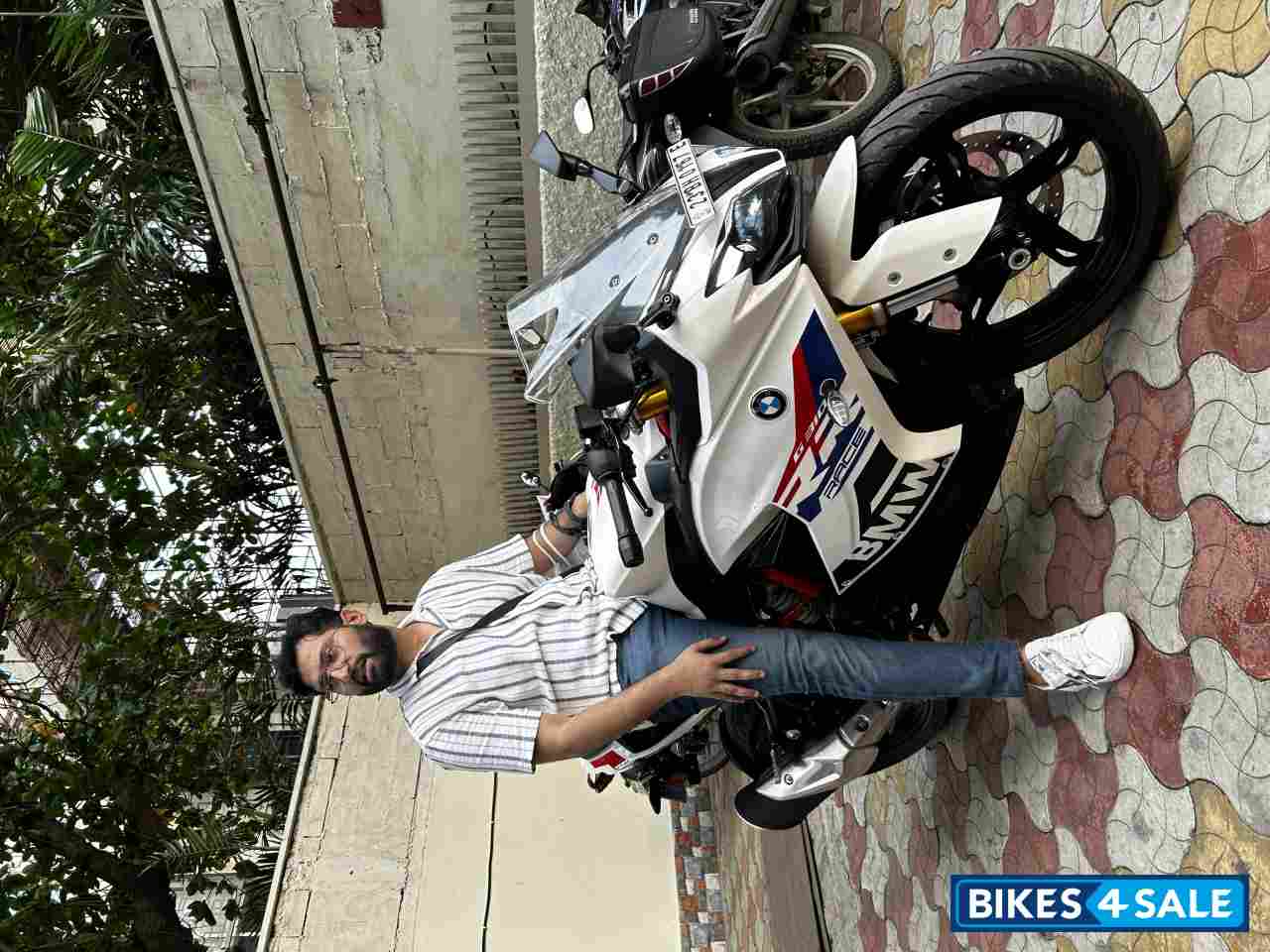 White BMW G 310 RR White BMW G 310 RR