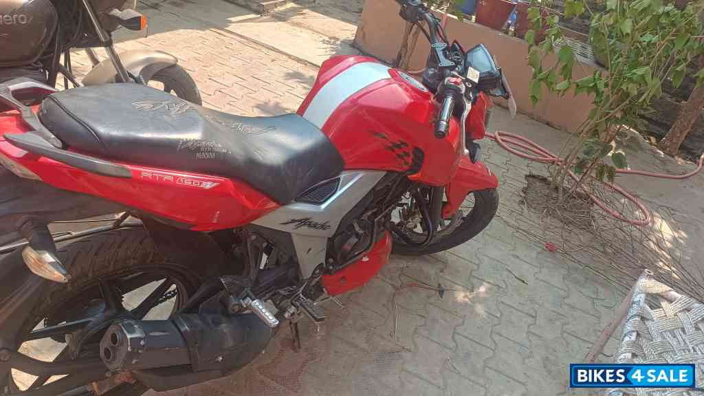 Red TVS Apache RTR 160 4V