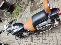 Black Bajaj Avenger 220 DTS-i