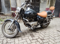 Black Bajaj Avenger 220 DTS-i