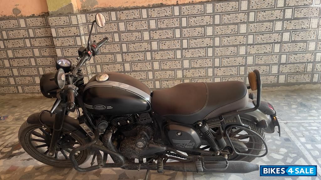 Jawa 42 Dual Channel ABS AllStar Black