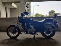 Black Bajaj Avenger 220 DTS-i