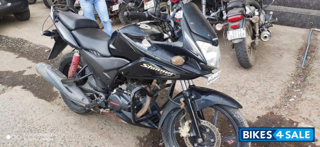 Black Honda CBF Stunner