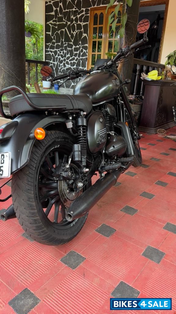 Jawa 42 Dual Channel ABS AllStar Black