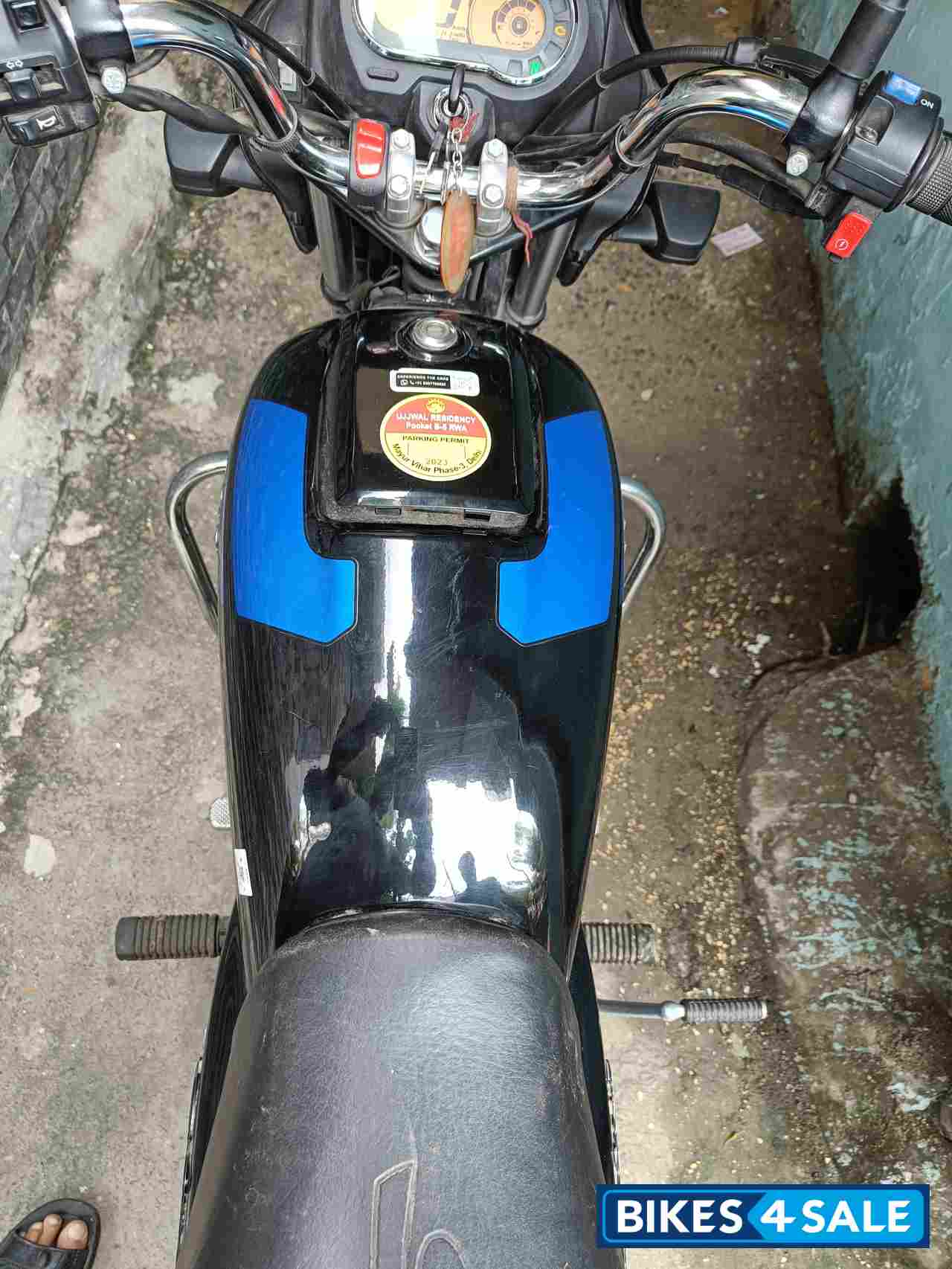 Black And Blue Hero Splendor Plus Xtec