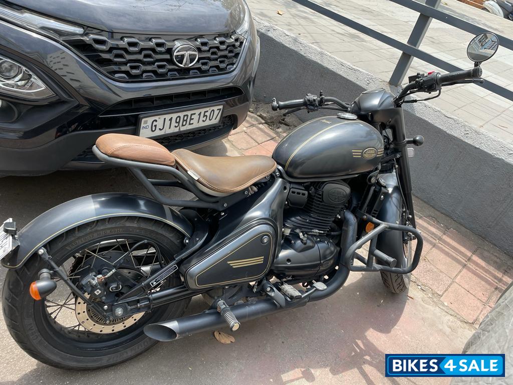 Light Black Jawa Perak BS6 Light Black Jawa Perak BS6