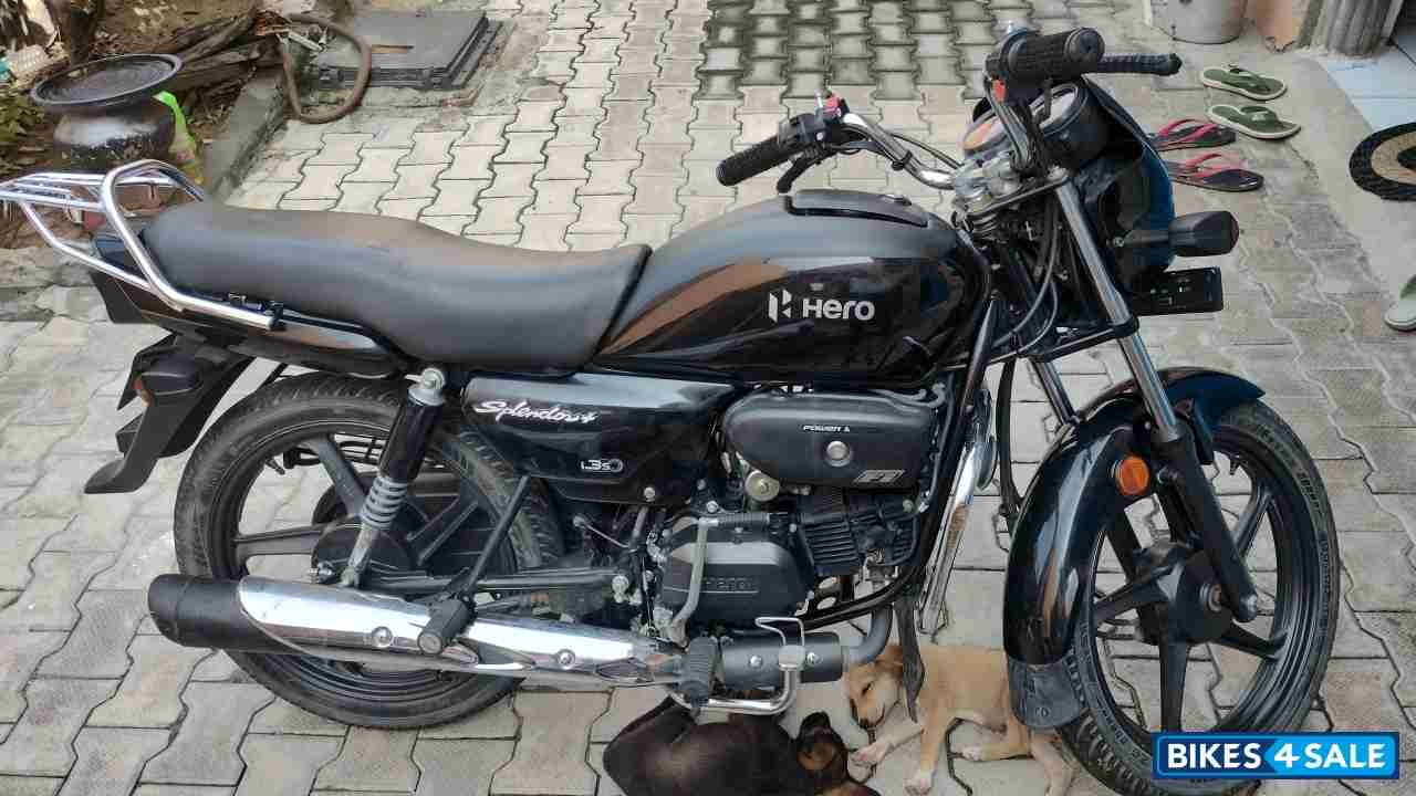 Black Hero Splendor Plus Black and Accent