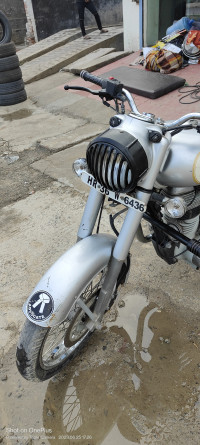Silver Royal Enfield Classic 350