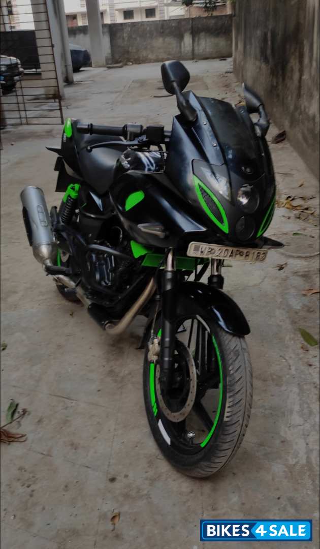 Black Bajaj Pulsar 220F