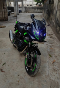 Black Bajaj Pulsar 220F