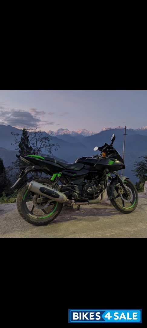 Black Bajaj Pulsar 220F