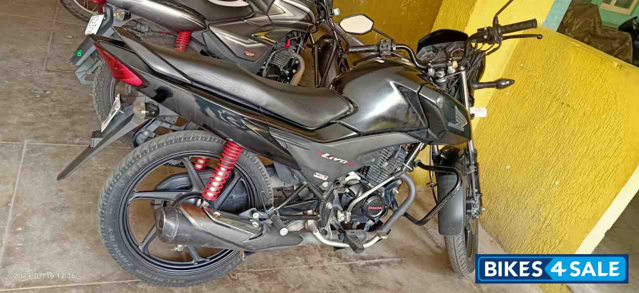 Black Honda Livo 110