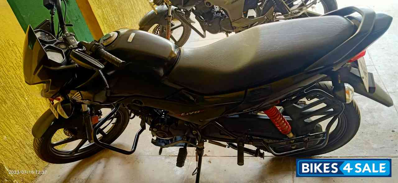 Black Honda Livo 110