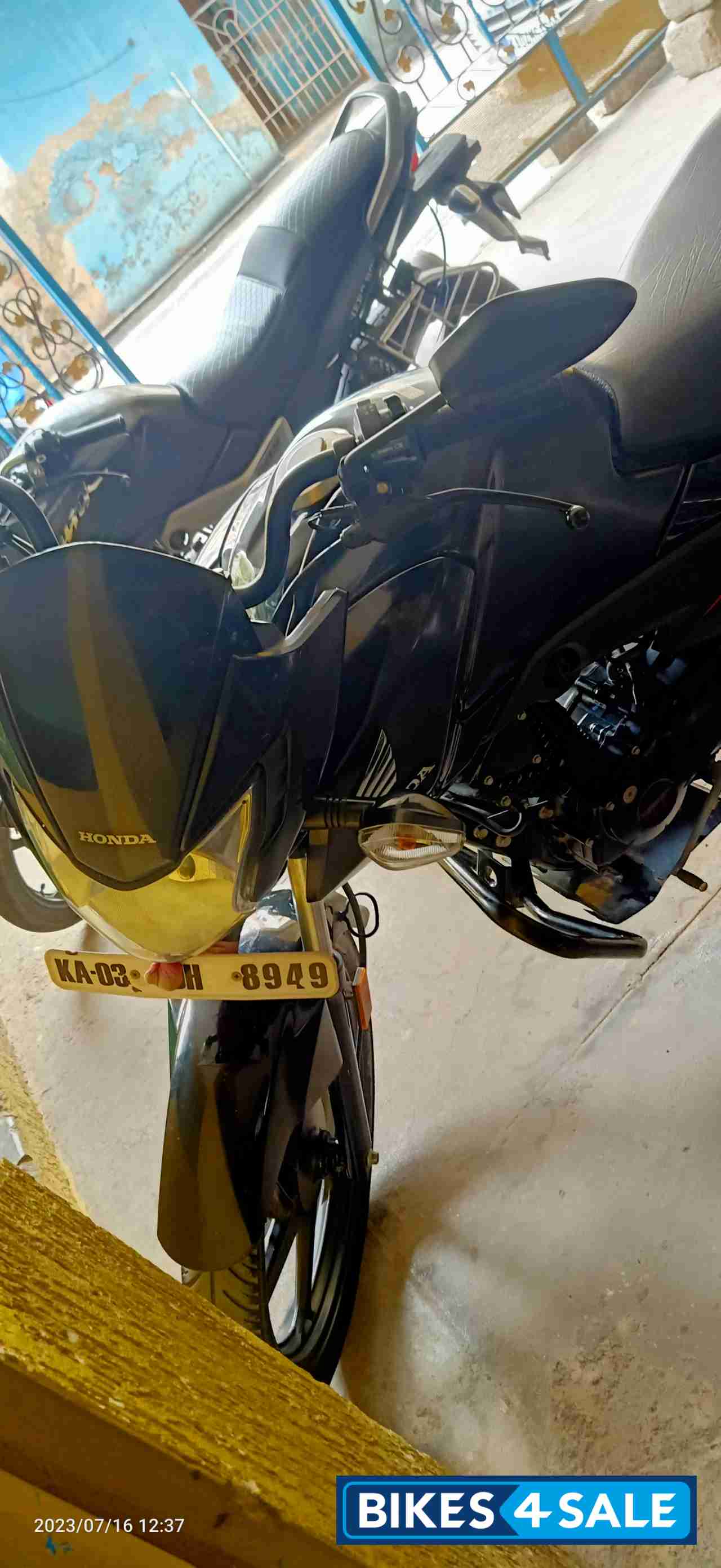 Black Honda Livo 110