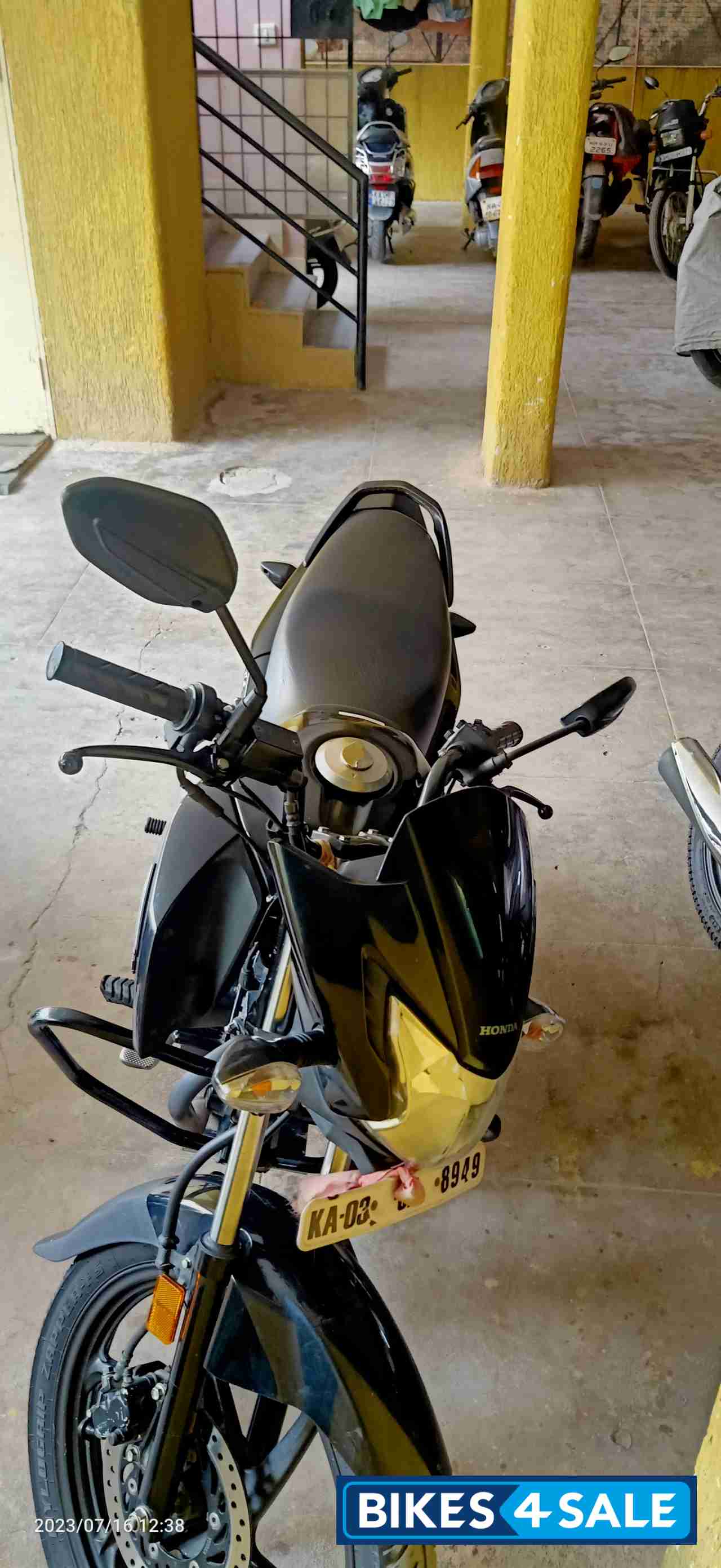 Black Honda Livo 110