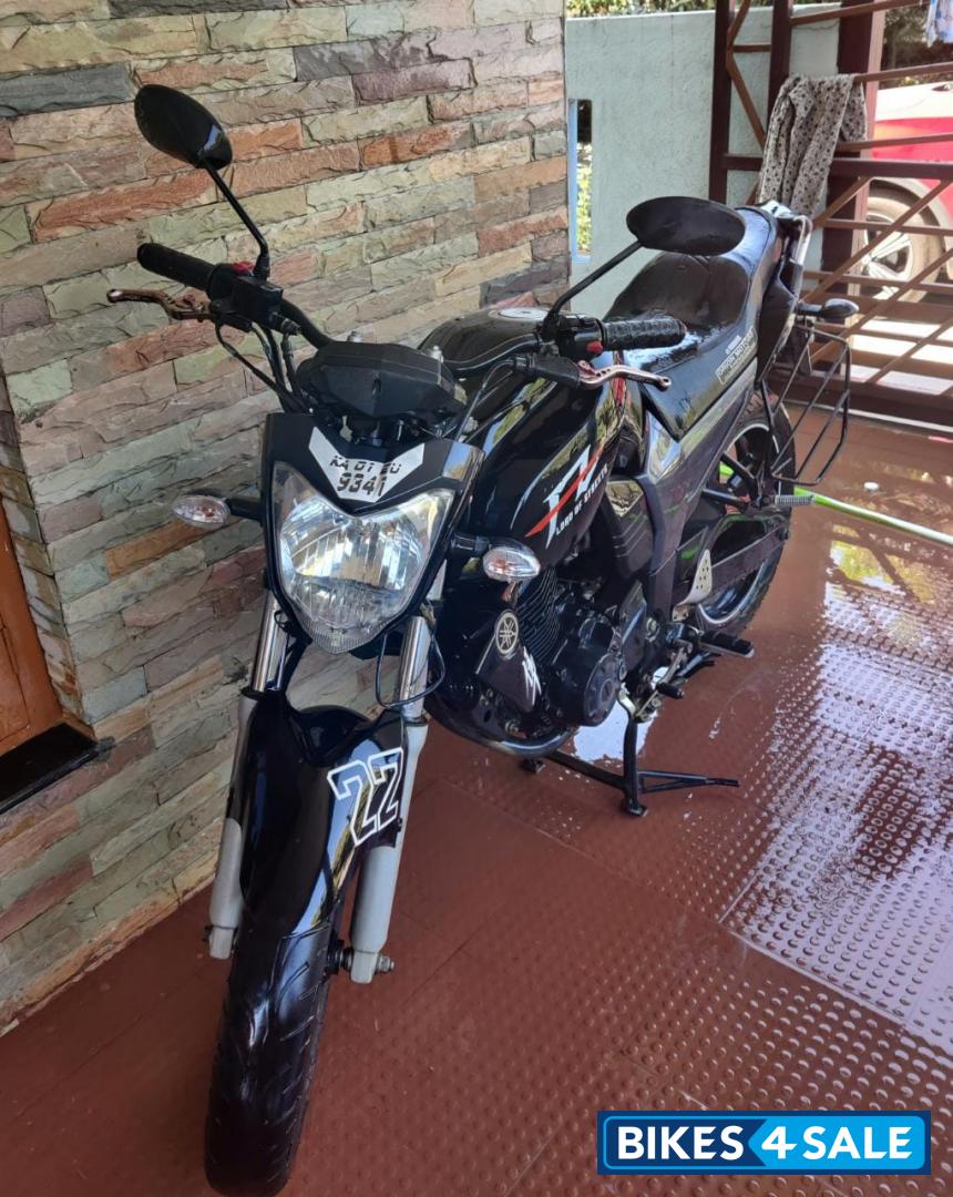 Black Yamaha FZ16