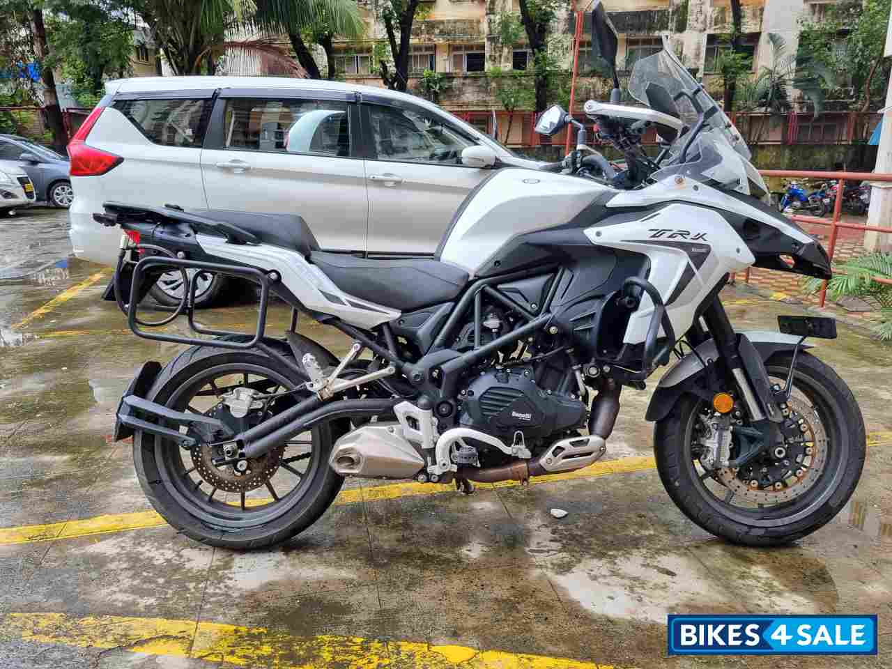 White Benelli TRK 502 BS6