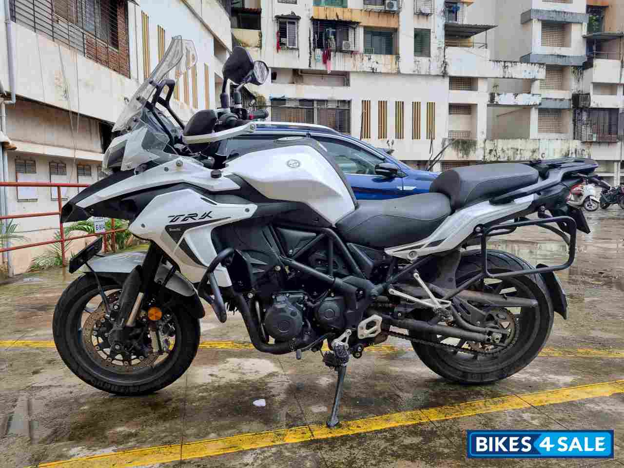 White Benelli TRK 502 BS6