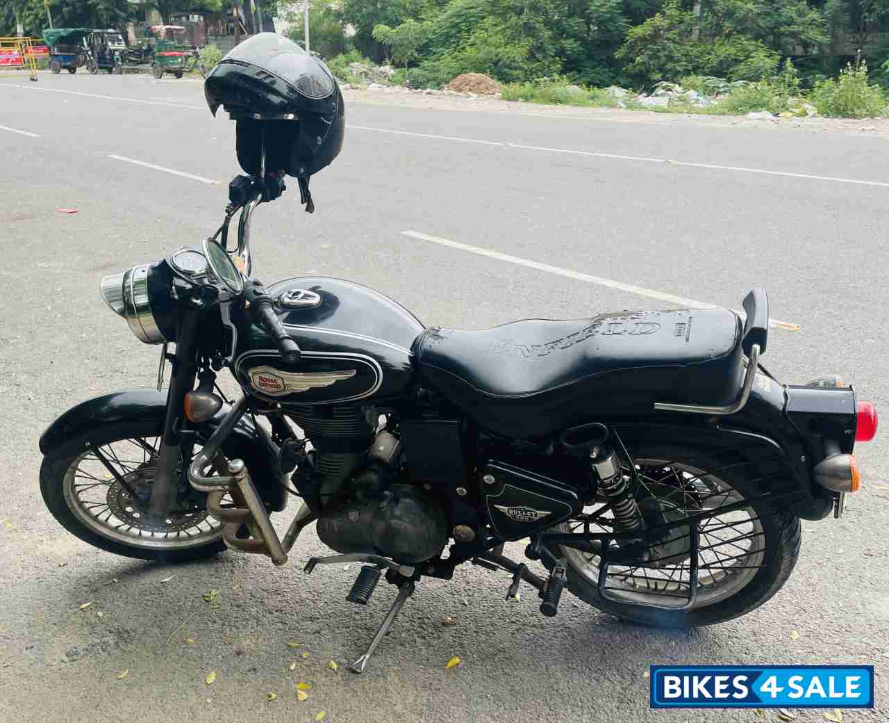 Black Royal Enfield Bullet Standard 500